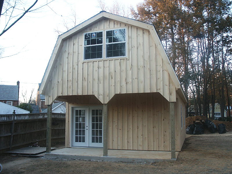 A Barn Style Garage with Gambrel Roof Plans